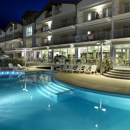 Aparthotel Casa Del Mar Roseto Degli Abruzzi Exterior foto