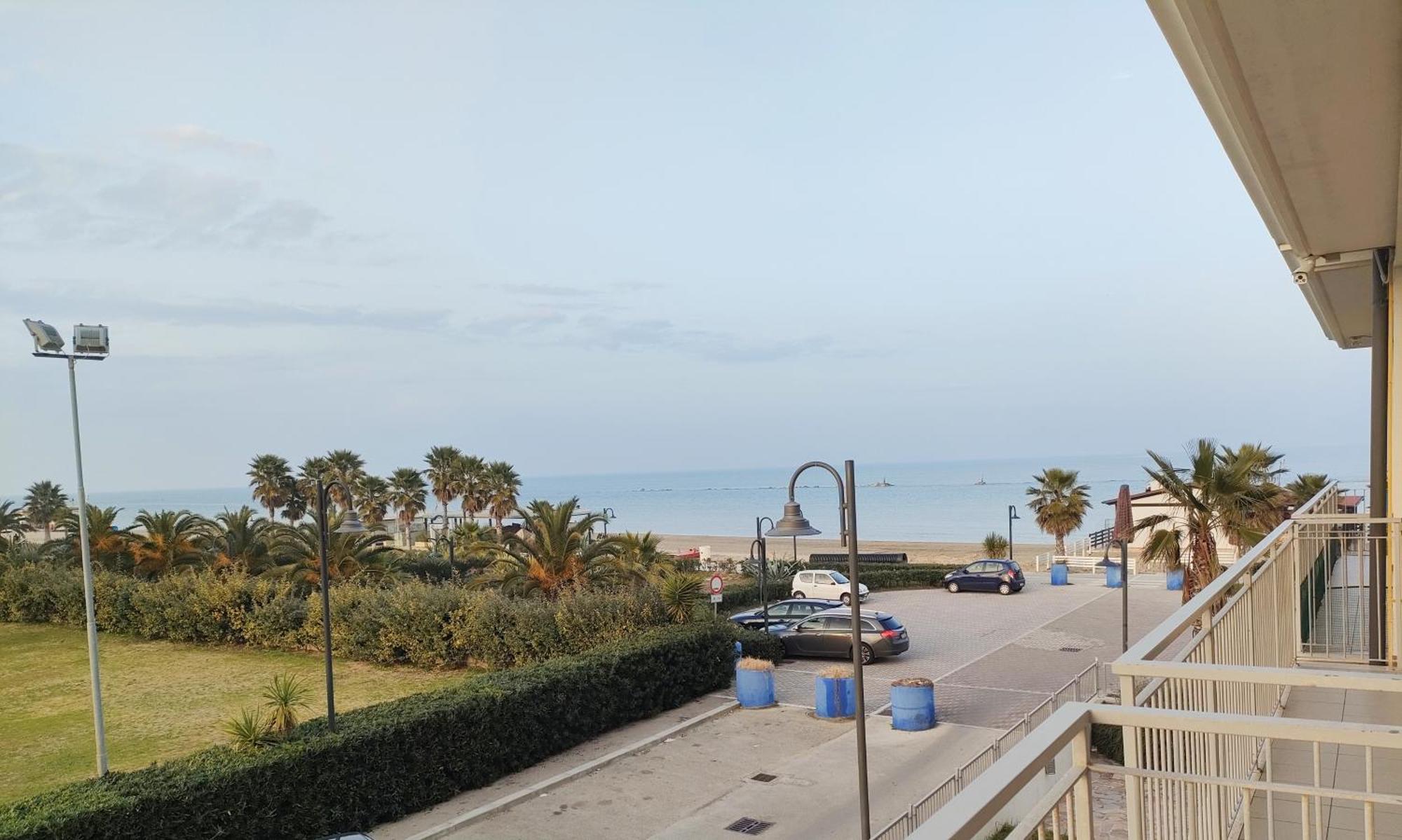Aparthotel Casa Del Mar Roseto Degli Abruzzi Exterior foto