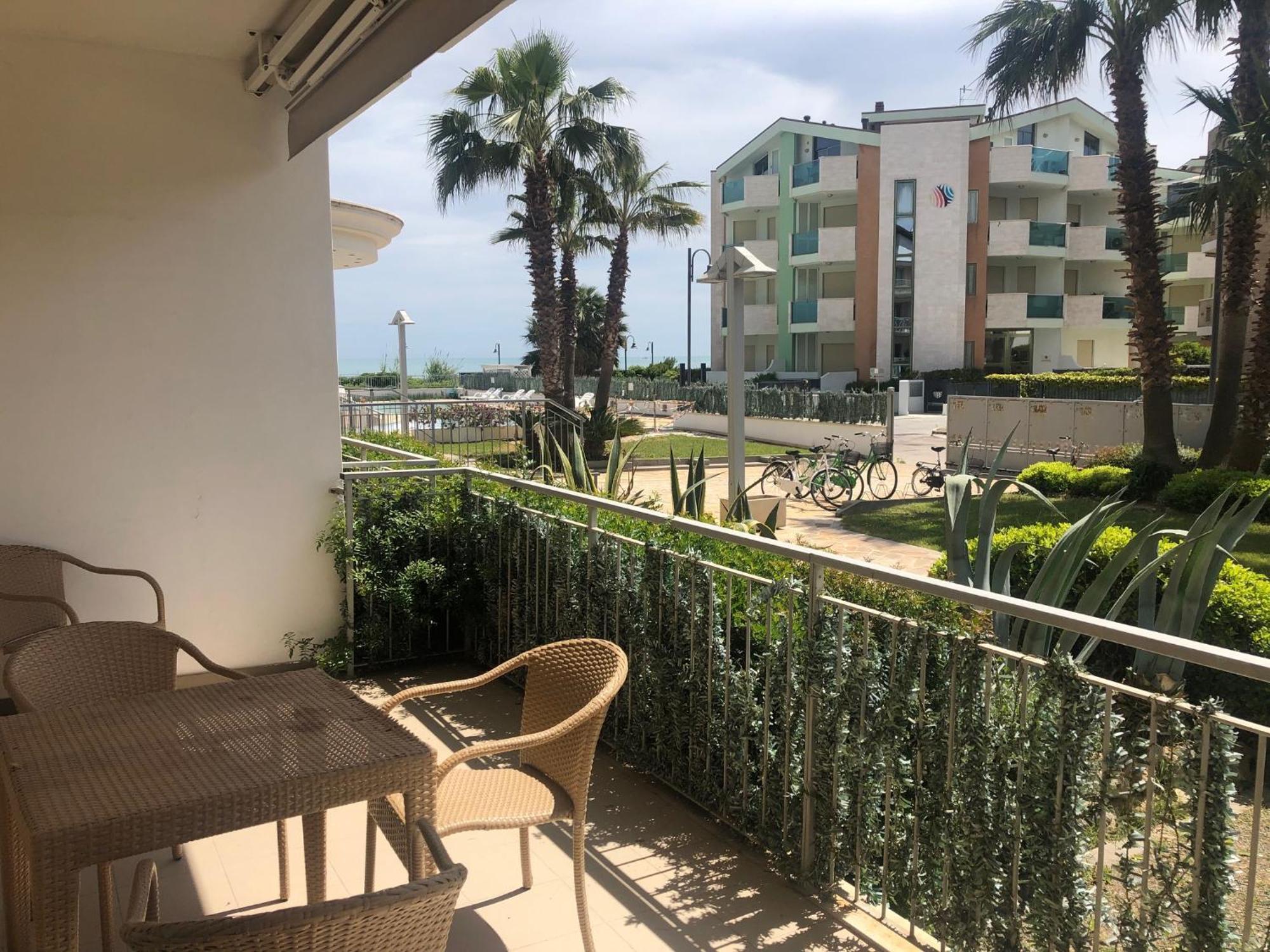 Aparthotel Casa Del Mar Roseto Degli Abruzzi Exterior foto