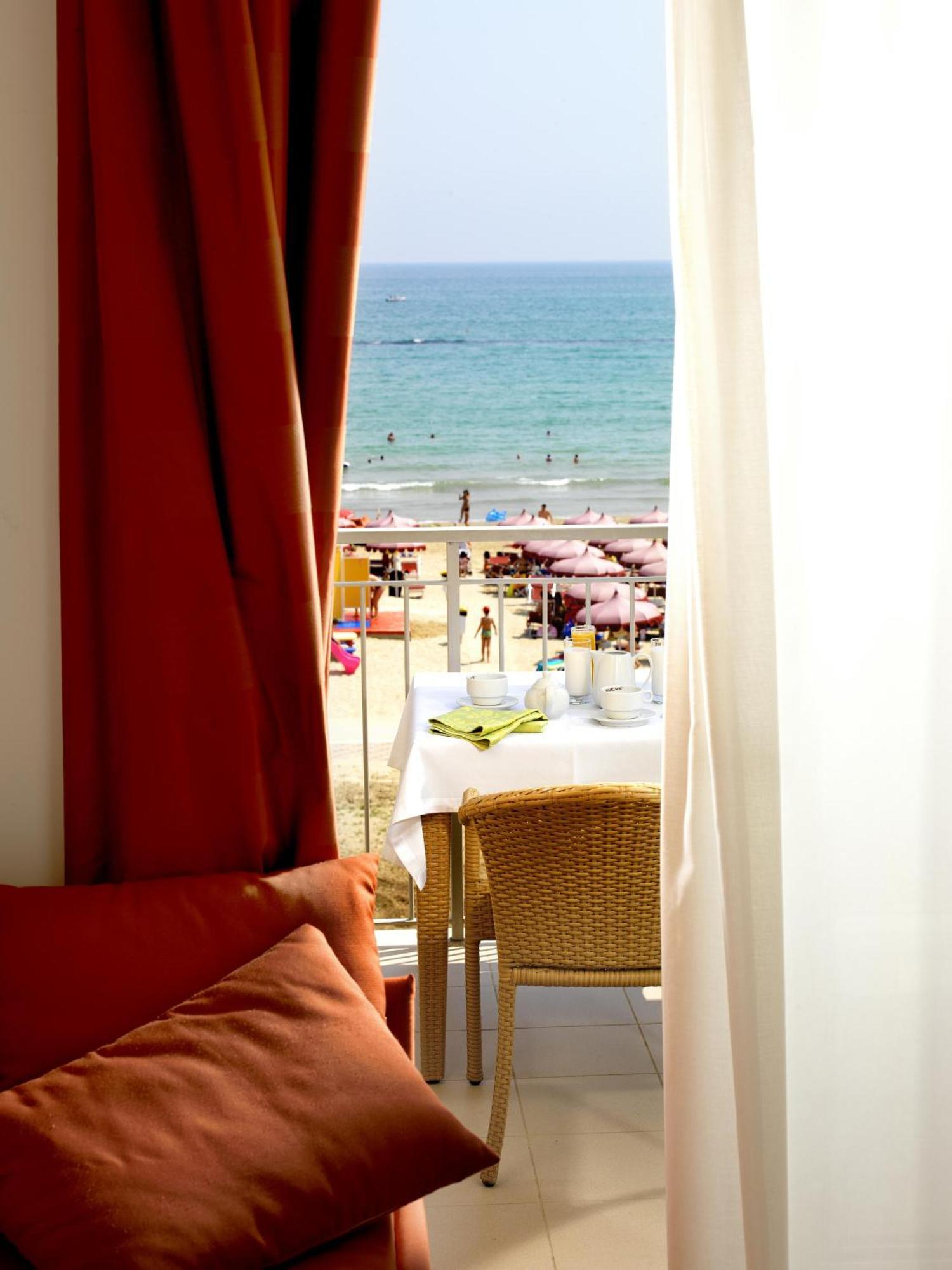 Aparthotel Casa Del Mar Roseto Degli Abruzzi Exterior foto